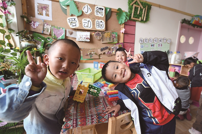 江蘇援建的拉薩市江蘇實(shí)驗(yàn)幼兒園，所有師資在江蘇接受培訓(xùn)，打造具有江蘇水準(zhǔn)的優(yōu)質(zhì)學(xué)前教育資源。 本報(bào)記者 萬程鵬 攝