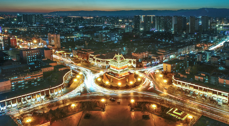 平陽(yáng)大地夜景璀璨迷人。