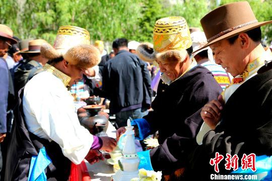 西藏瓊結(jié)多項(xiàng)非遺集體亮相 呈優(yōu)秀傳統(tǒng)文化盛宴