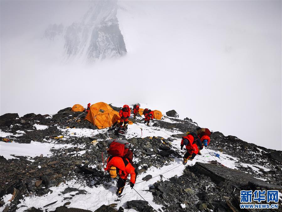 （新華視界）（1）2020珠峰高程測量登山隊向海拔8300米進發(fā)