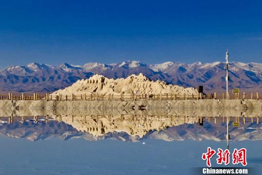 圖為“青海茶卡鹽湖”景區(qū)。（資料圖）　張?zhí)砀！z