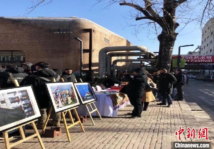 圖為往屆攝影大賽在內(nèi)地城市巡回展(資料圖)。活動方 供圖