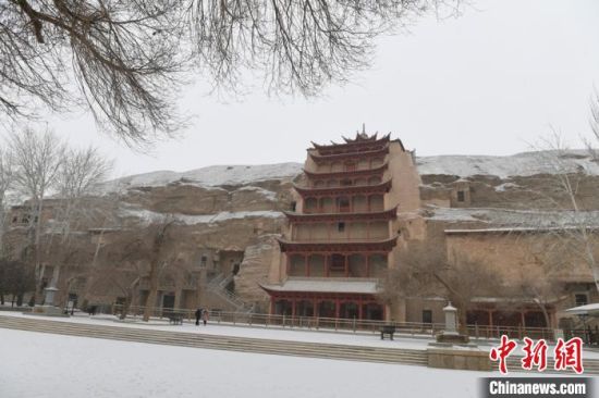 圖為2017年1月拍攝的莫高窟九層樓雪景。(資料圖) 楊艷敏 攝