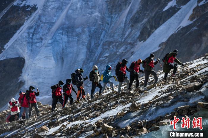 在西藏5000米以上獨立山峰舉行登山活動需提前一個月申請