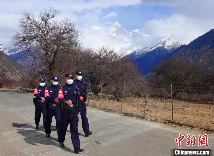 西藏林芝戍邊民警：為“你”翻山越嶺，卻無心看風(fēng)景