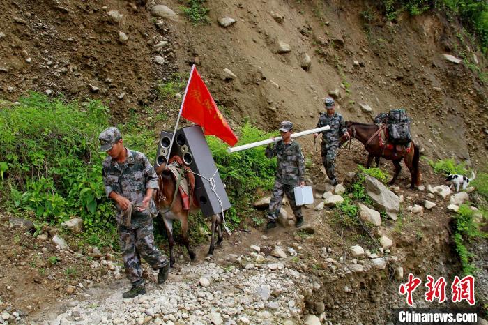 “學(xué)雷鋒紀(jì)念日”60周年：西藏軍警民齊力踐行“雷鋒精神”