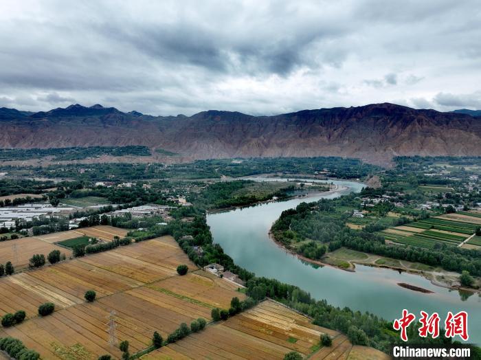 圖為黃河岸畔景色。(資料圖) 李玉峰 攝