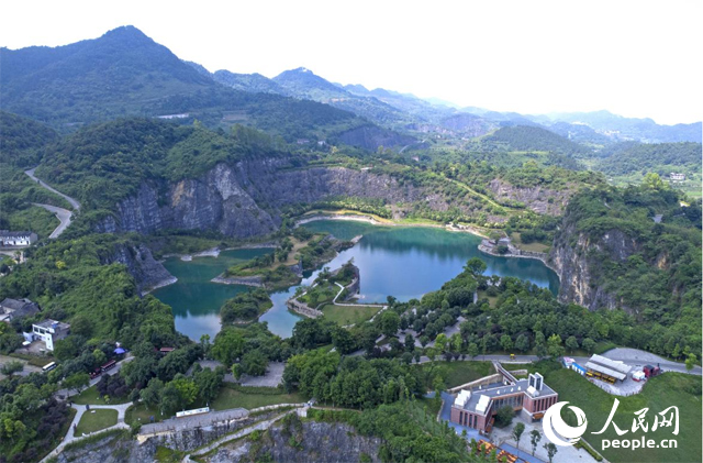 由廢棄礦山改建成的銅鑼山礦山公園。人民網(wǎng)記者 劉祎攝