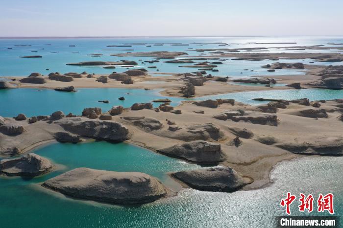 航拍青海大柴旦烏素特水上雅丹奇特景觀?！●R銘言 攝