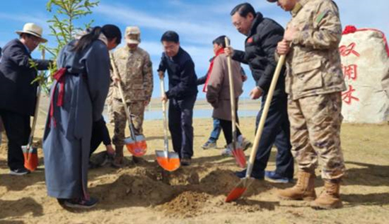 保護黃河干支流域生態(tài)，軍地共建“雙擁林”防護帶。四川省退役軍人事務(wù)廳供圖