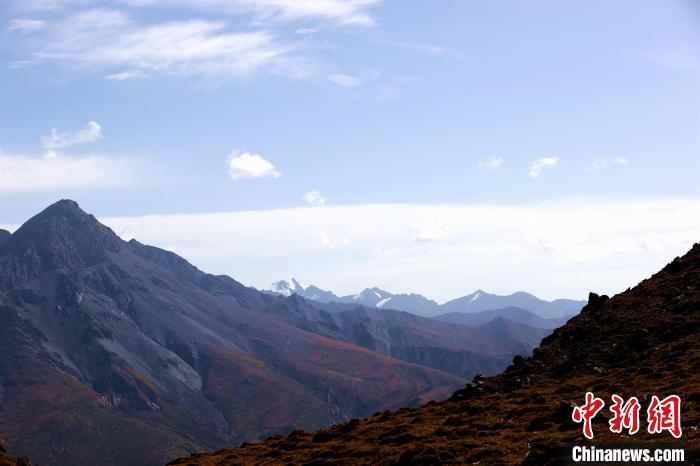 青海祁連天境山：山脈連綿氣勢(shì)磅礴