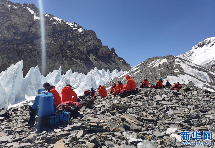 （2020珠峰高程測量）（4）2020珠峰高程測量登山隊抵達(dá)海拔6500米的前進(jìn)營地