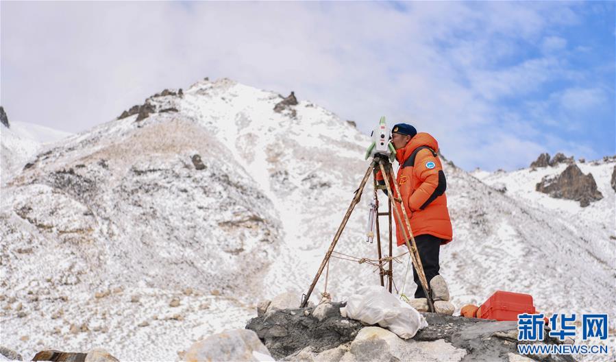 （2020珠峰高程測量）（4）自然資源部第一大地測量隊對珠峰峰頂進(jìn)行交會觀測