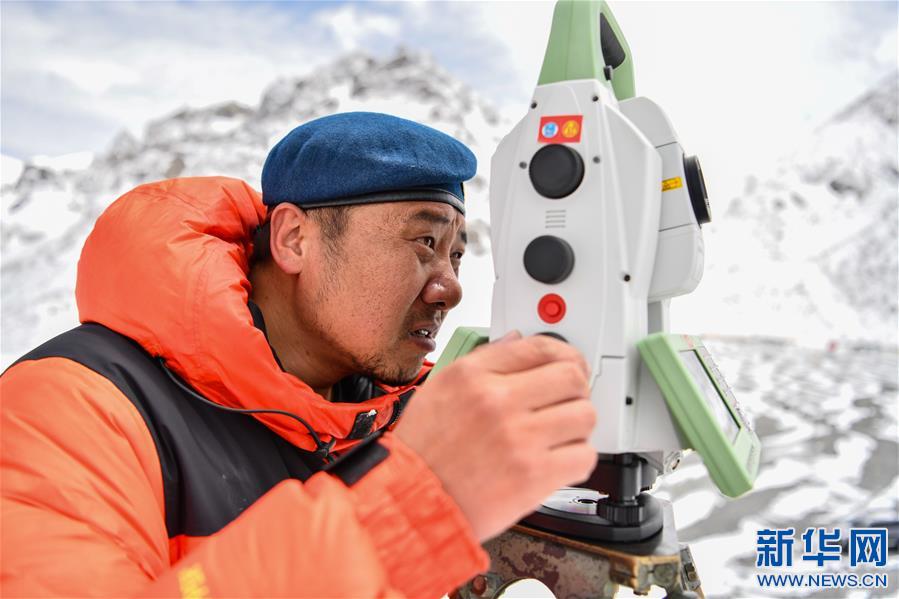 （2020珠峰高程測量）（7）自然資源部第一大地測量隊對珠峰峰頂進(jìn)行交會觀測