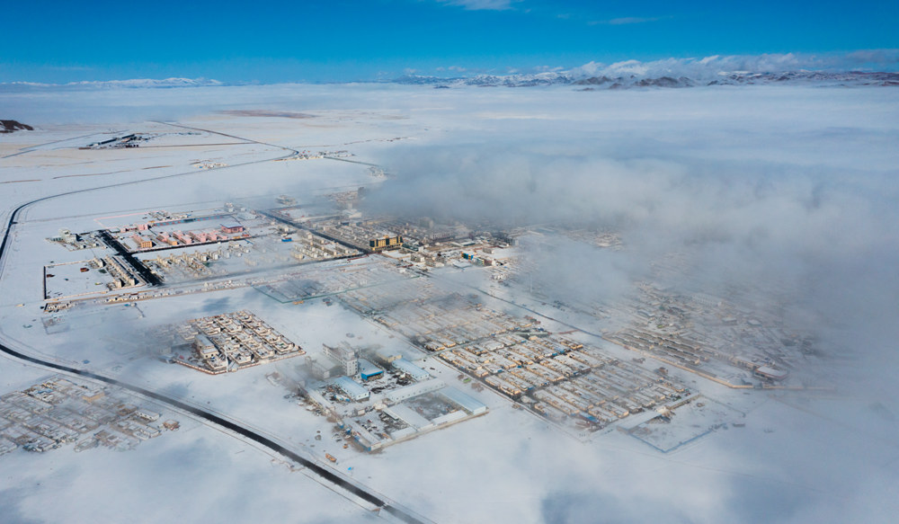 西藏阿里地區(qū)改則縣迎來初雪，銀裝素裹，美如畫卷。