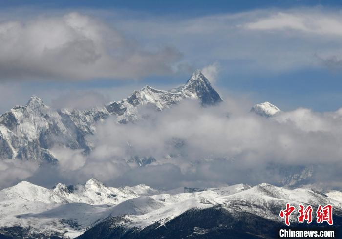 2月17日，西藏林芝色季拉山觀景臺拍到的南迦巴瓦峰?！±盍?攝