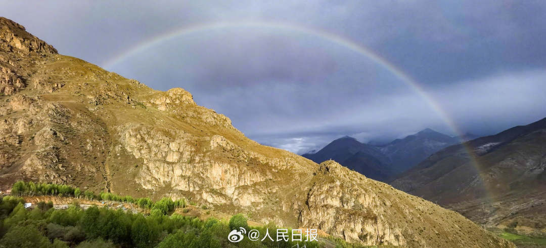 接好運(yùn)！青藏高原現(xiàn)巨大彩虹橋